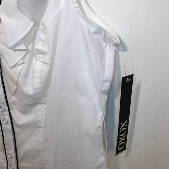 Sleeveless ruffle blouse - Picture 3 of 11